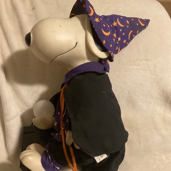 Vintage 90s Snoopy Wizard with Crystal Ball tested squeeze hand plays peanuts - Picture 1 of 7